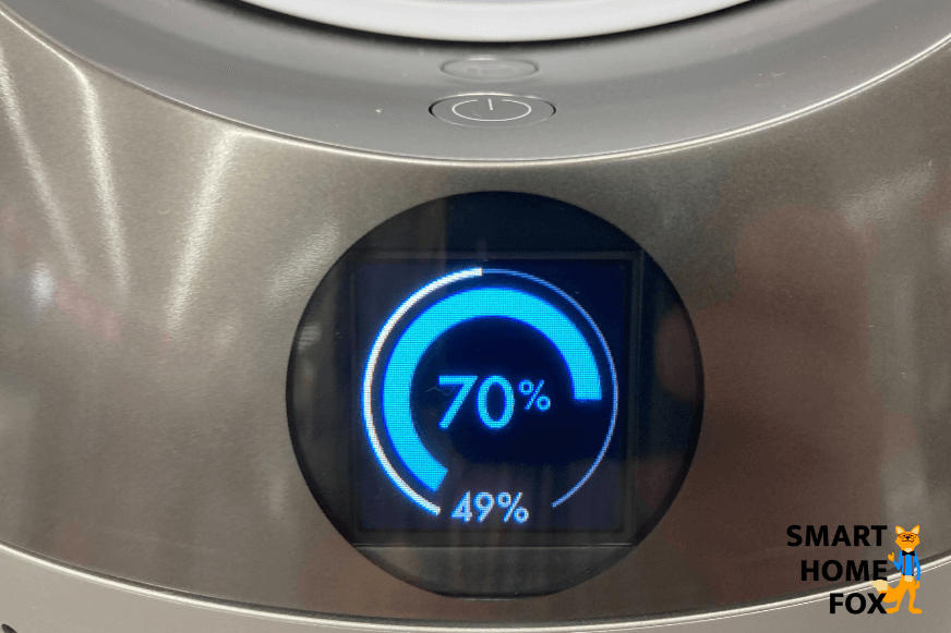 Die automatische Luftbefeuchtung und die gewünschte Luftfeuchtigkeit ist auf dem Display des Dyson Pure Humidify+Cool PH01 zu sehen